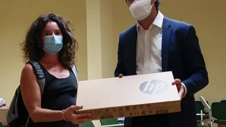 Rimini, oltre settecento computer e tablet agli studenti Rimini, oltre settecento computer e tablet agli studenti