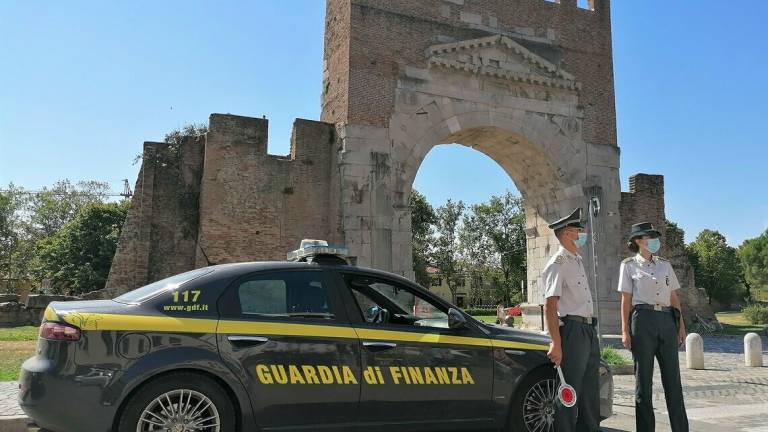Mafia: ville con piscina e altri 70 immobili, sequestri per 20 milioni a un pregiudicato che viveva tra Rimini e Imola Mafia: ville con piscina e altri 70 immobili, sequestri per 20 milioni a un pregiudicato che viveva tra Rimini e Imola