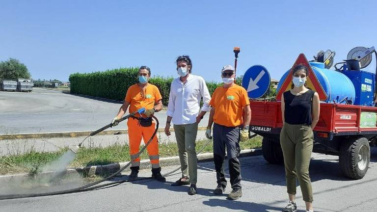 Savignano, svolta green: ecco il diserbo ecologico a vapore Savignano, svolta green: ecco il diserbo ecologico a vapore