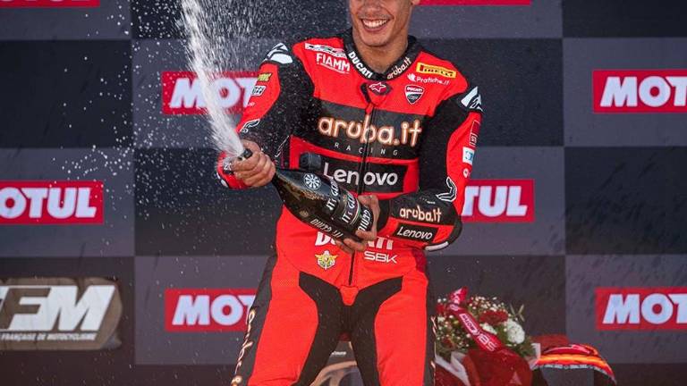 Superbike, Rinaldi ha battuto allo sprint Petrucci: avanti con il Team Ducati Aruba Superbike, Rinaldi ha battuto allo sprint Petrucci: avanti con il Team Ducati Aruba