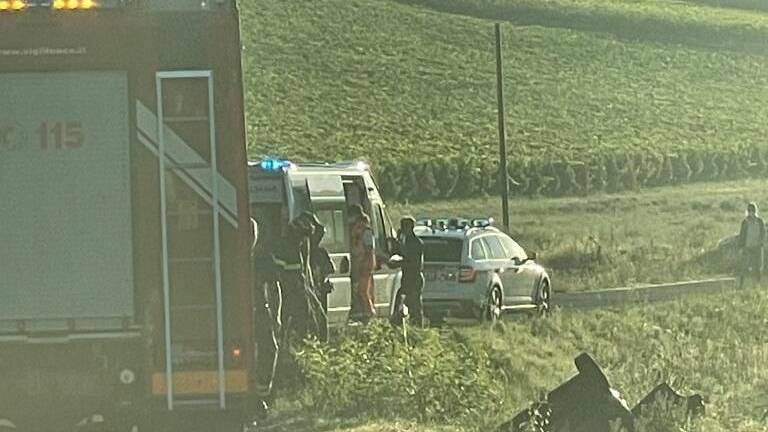 Cesena, colpo di sonno all'alba: 54enne finisce fuori strada con l'auto Cesena, colpo di sonno all'alba: 54enne finisce fuori strada con l'auto
