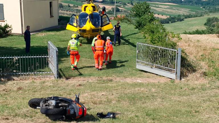 Verucchio, scontro fra un’auto e uno scooter: feriti due minorenni, uno trasportato in elicottero Verucchio, scontro fra un’auto e uno scooter: feriti due minorenni, uno trasportato in elicottero