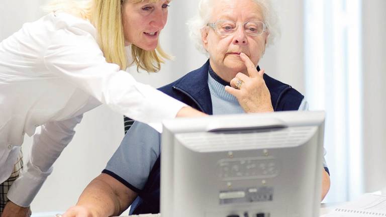 Nonni a lezione di web, boom di iscritti a Santarcangelo Nonni a lezione di web, boom di iscritti a Santarcangelo