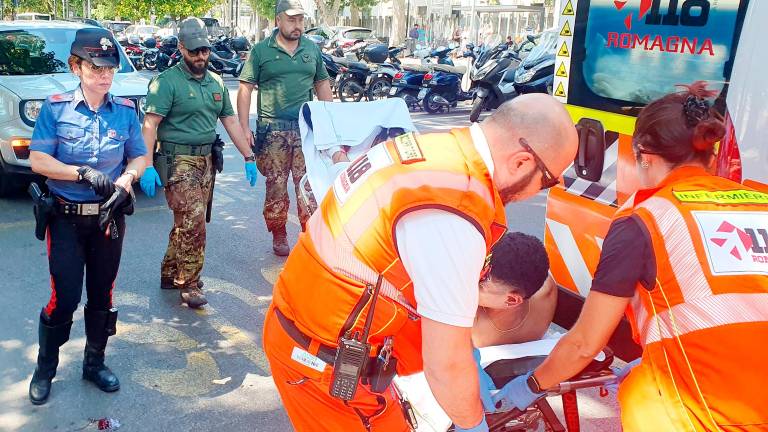 Il soccorso al giovane ferito Il soccorso al giovane ferito