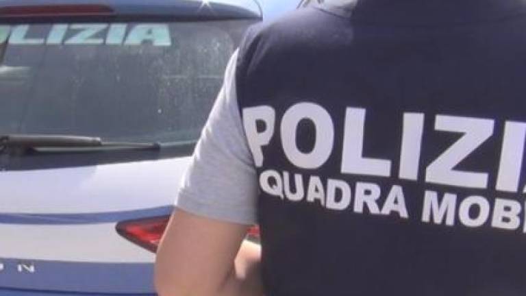 Cervia, prof accusato di molestie: il racconto delle studentesse Cervia, prof accusato di molestie: il racconto delle studentesse