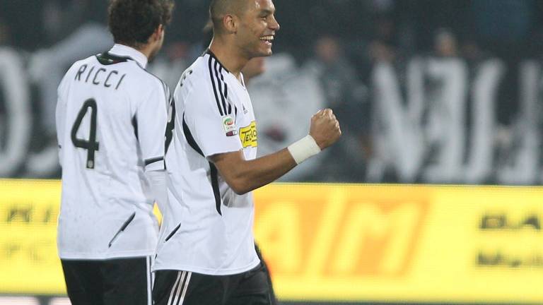 Calcio C, l'ex Cesena Benalouane picchia un ultras del Piacenza e lo manda all'ospedale Calcio C, l'ex Cesena Benalouane picchia un ultras del Piacenza e lo manda all'ospedale