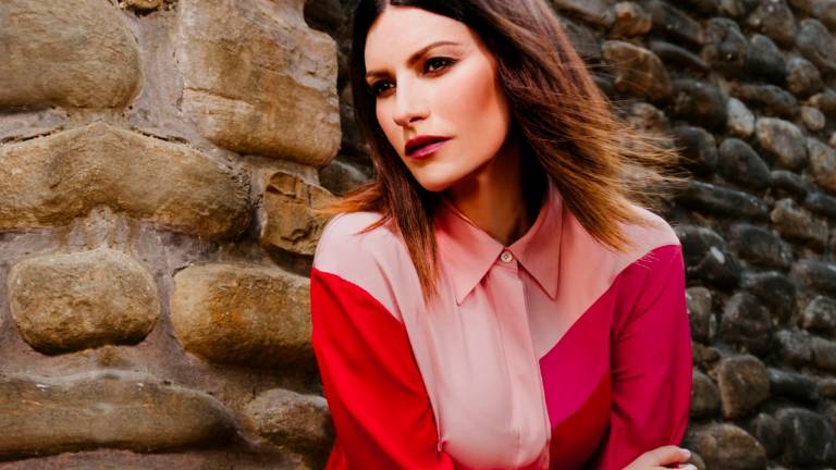 Laura Pausini annuncia: Il raduno per gli scritti al Fan Club il 2 dicembre a Rimini Laura Pausini annuncia: Il raduno per gli scritti al Fan Club il 2 dicembre a Rimini