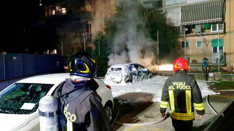 Rimini. Prende fuoco un’auto elettrica in sosta al suo primo giorno di servizio VIDEO GALLERY Rimini. Prende fuoco un’auto elettrica in sosta al suo primo giorno di servizio VIDEO GALLERY