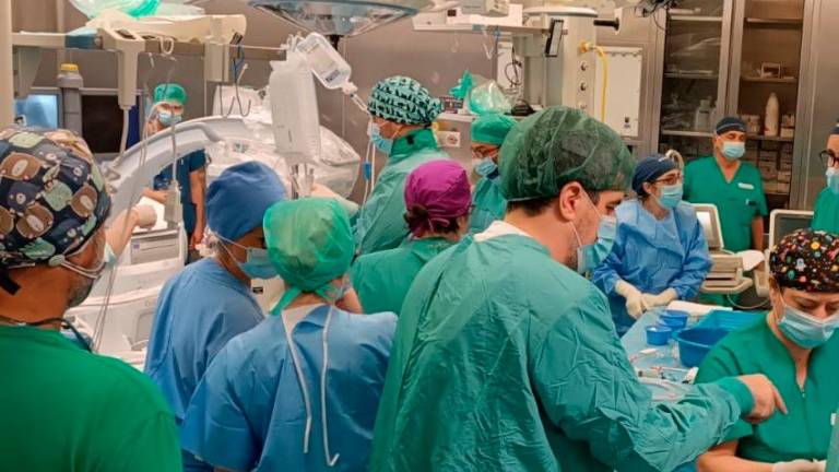 L’equipe al lavoro al Cardarelli L’equipe al lavoro al Cardarelli