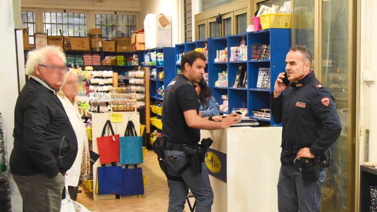 Rimini. Fa irruzione nel negozio con un’ascia, rapinatore arrestato Rimini. Fa irruzione nel negozio con un’ascia, rapinatore arrestato