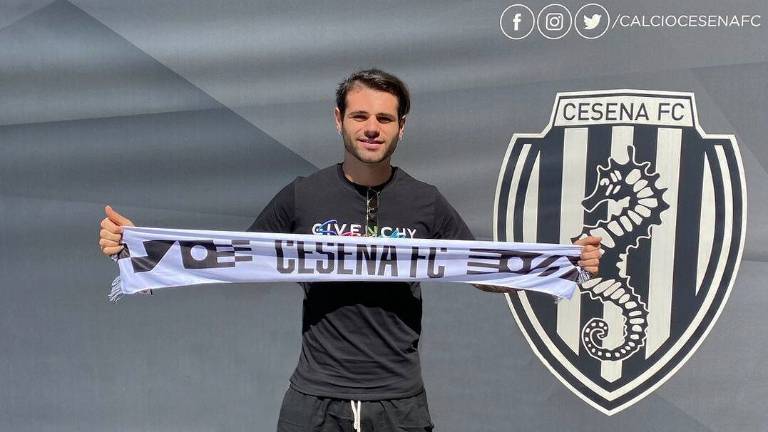 Calcio C,il Cesena ufficializza Pierini: firma fino al 2025 e sceglie il 10 Calcio C,il Cesena ufficializza Pierini: firma fino al 2025 e sceglie il 10