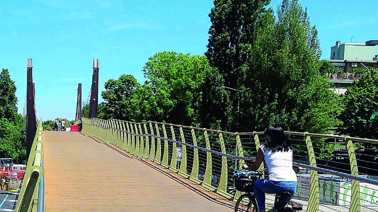 Rimini, batte la testa in bici Ragazzi la aiutano, adulti indifferenti Rimini, batte la testa in bici Ragazzi la aiutano, adulti indifferenti