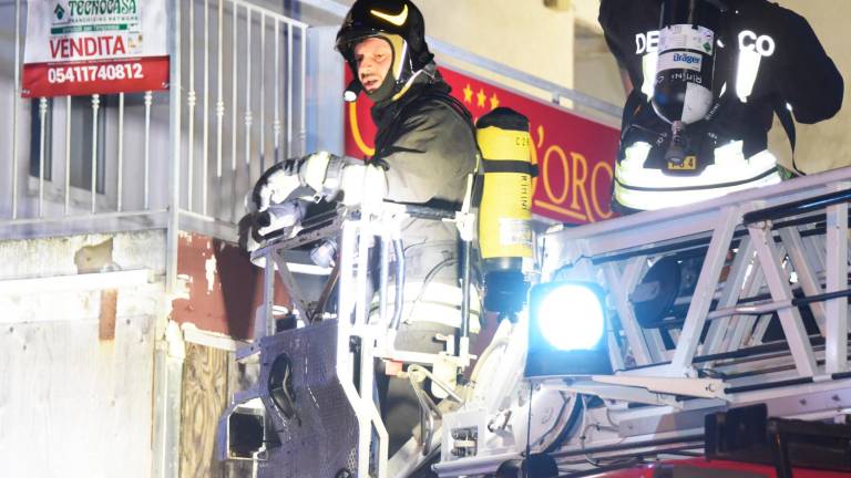 Rimini, incendio nella notte all’hotel Costa d’Oro VIDEO GALLERY Rimini, incendio nella notte all’hotel Costa d’Oro VIDEO GALLERY