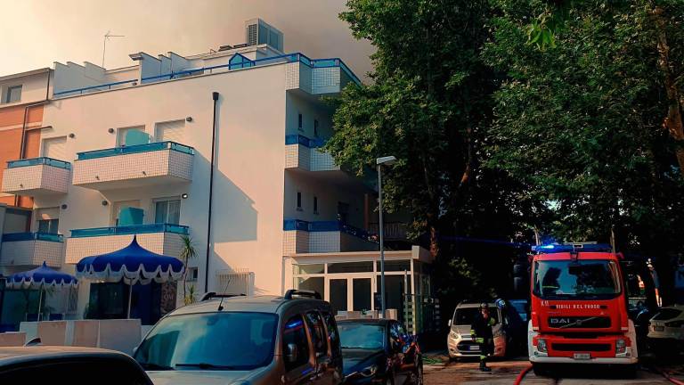 Cattolica. Fiamme all’ex hotel Hawaii Cattolica. Fiamme all’ex hotel Hawaii