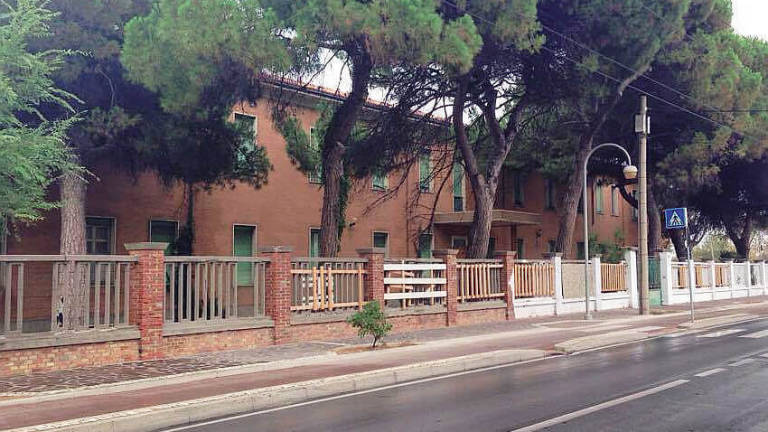 Riccione. Ex colonia “Ferrovieri” aggiudicata al prezzo di 935mila euro Riccione. Ex colonia “Ferrovieri” aggiudicata al prezzo di 935mila euro
