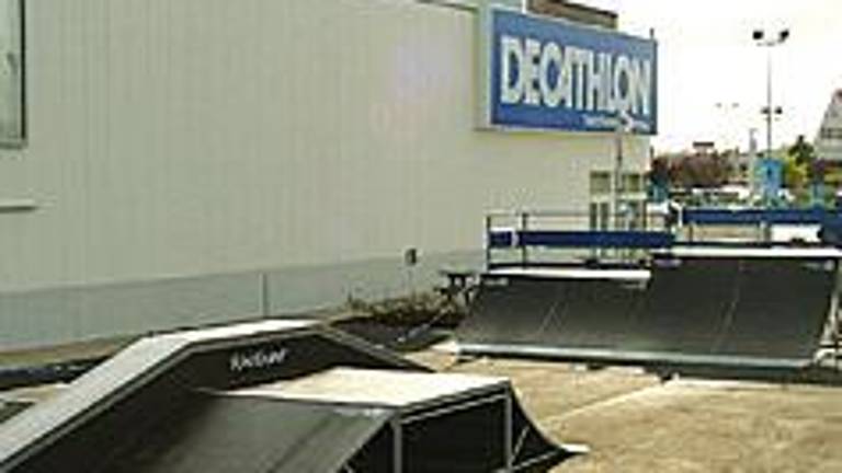 Ravenna, raccolta di firme per far aprire un negozio Decathlon Ravenna, raccolta di firme per far aprire un negozio Decathlon