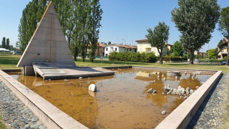 Lugo, lamentele: fontana di Largo Corelli in degrado Lugo, lamentele: fontana di Largo Corelli in degrado