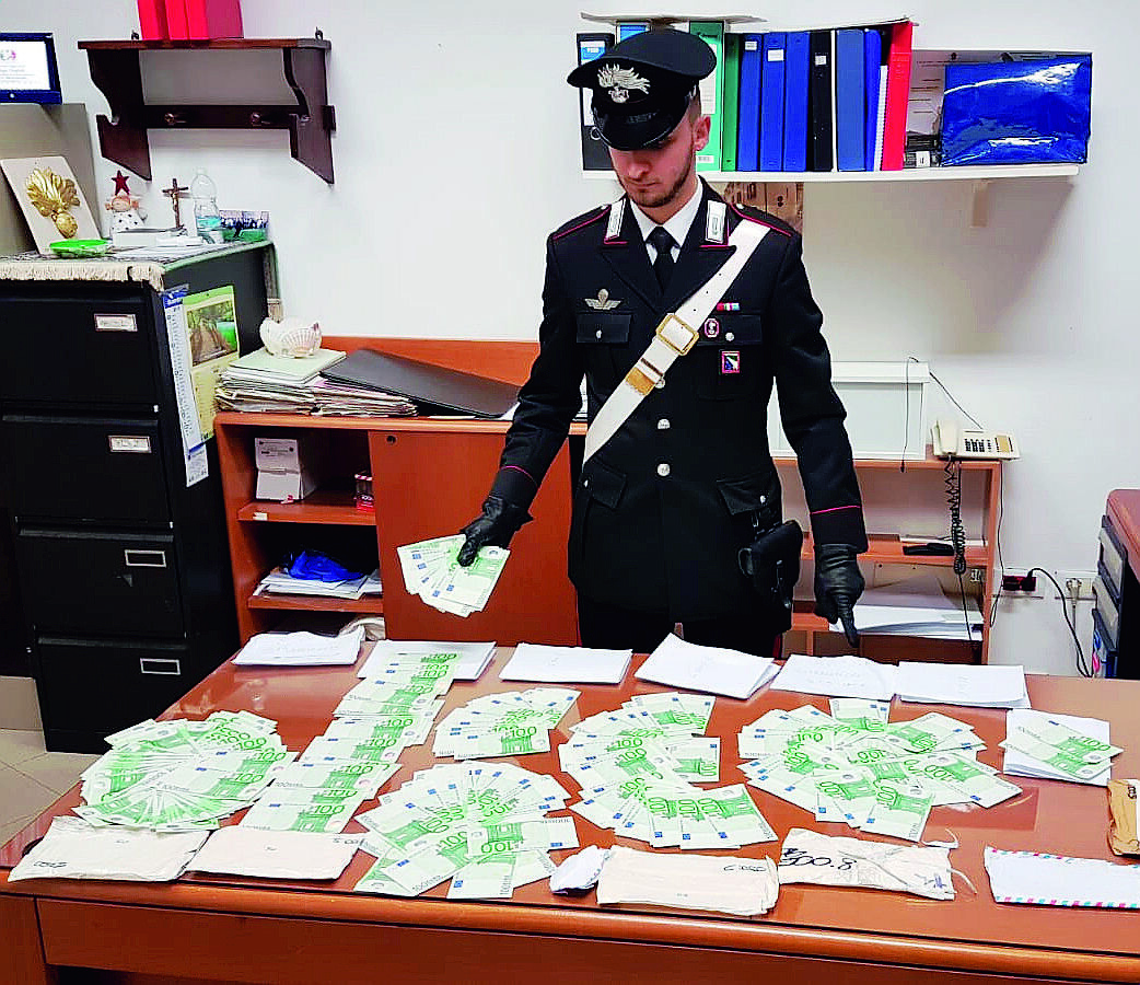 Soldi falsi in casa, arrestato camionista di San Giovanni in Marignano Soldi falsi in casa, arrestato camionista di San Giovanni in Marignano