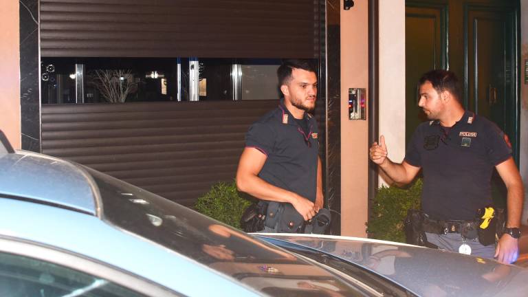 Assalto in gioielleria nella notte in centro a Rimini, in azione la banda dell’Audi. Due agenti feriti in un incidente durante l’inseguimento FOTO/VIDEO Assalto in gioielleria nella notte in centro a Rimini, in azione la banda dell’Audi. Due agenti feriti in un incidente durante l’inseguimento FOTO/VIDEO