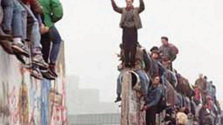 Ravenna, l'università per adulti celebra il crollo del Muro di Berlino Ravenna, l'università per adulti celebra il crollo del Muro di Berlino