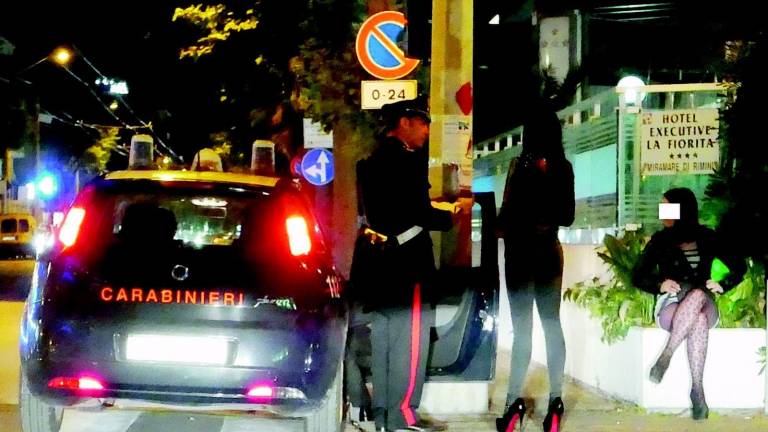 Sorpreso con due prostitute, multato il primo cliente Sorpreso con due prostitute, multato il primo cliente