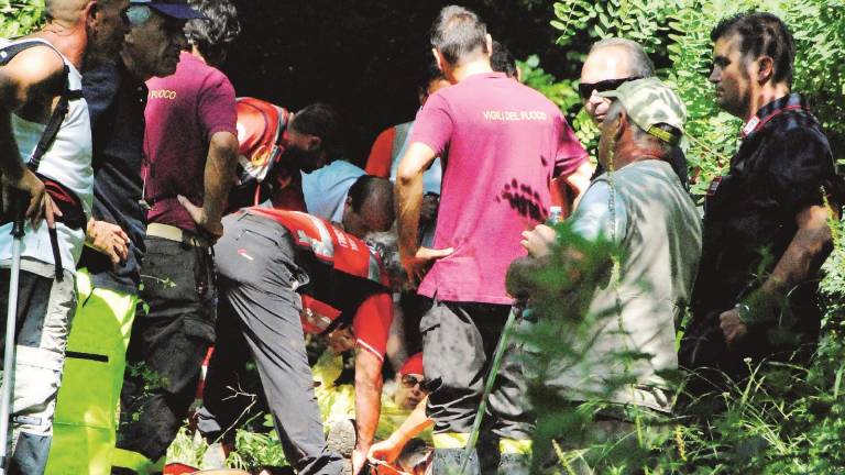 Frattura sul sentiero: salvata nel bosco dopo una notte all'addiaccio Frattura sul sentiero: salvata nel bosco dopo una notte all'addiaccio