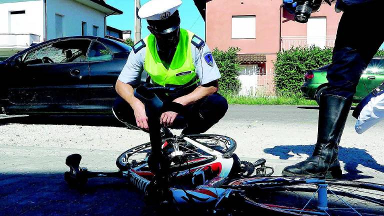 Video choc dell'incidente di Hayden: tira dritto allo stop e viene travolto Video choc dell'incidente di Hayden: tira dritto allo stop e viene travolto