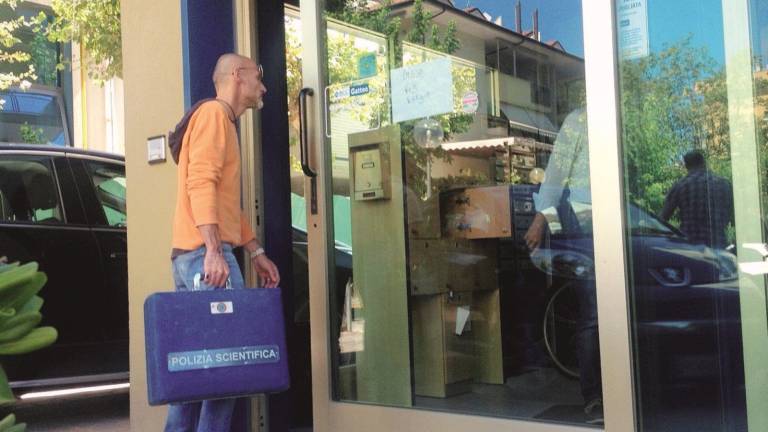 Ostaggio e rapina alla Bcc di Gatteo Ostaggio e rapina alla Bcc di Gatteo