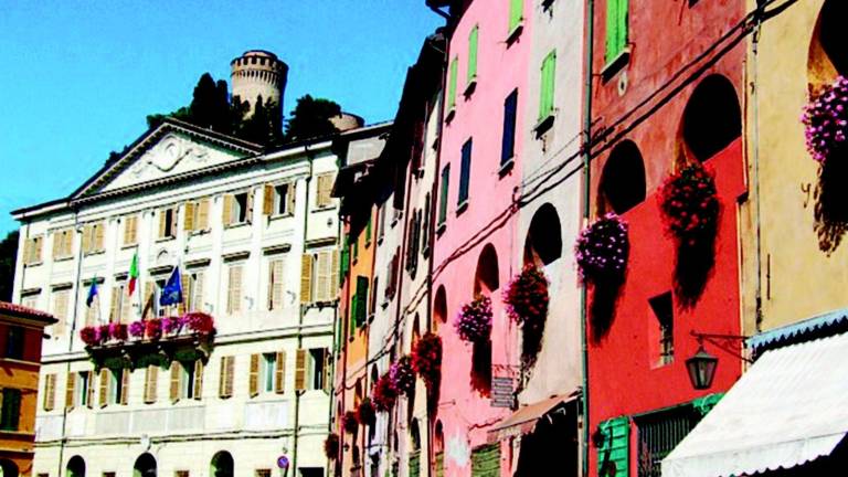 Si elegge Il borgo dei borghi: Brisighella da votare sul Kilimangiaro di Rai 3 Si elegge Il borgo dei borghi: Brisighella da votare sul Kilimangiaro di Rai 3