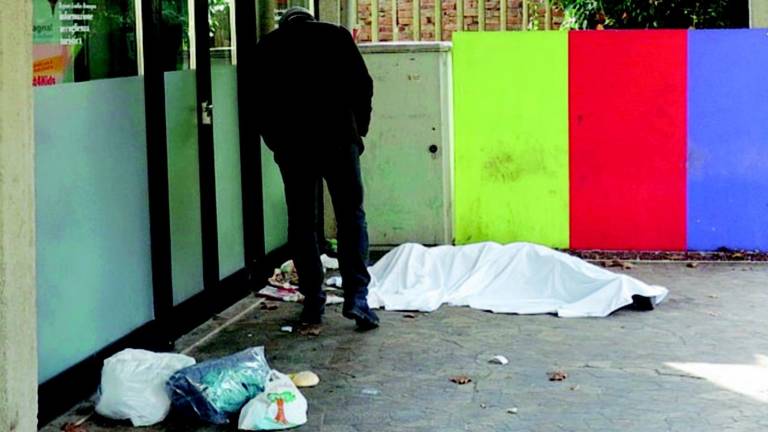 Senzatetto trovato morto in stazione Senzatetto trovato morto in stazione