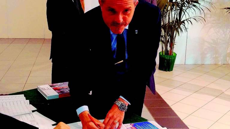 Stop alle false cooperative: a Cesena e in Romagna si firma per la legge Stop alle false cooperative: a Cesena e in Romagna si firma per la legge