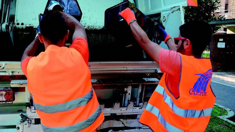 Al via le operazioni per il porta a porta al Quartiere Al Mare Al via le operazioni per il porta a porta al Quartiere Al Mare