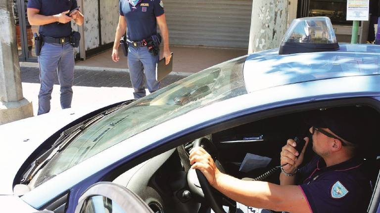 Ricatto a luci rosse: anziano derubato Ricatto a luci rosse: anziano derubato