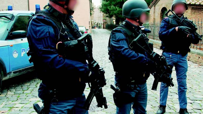 Allerta terrorismo, ecco le unità di pronto intervento Allerta terrorismo, ecco le unità di pronto intervento