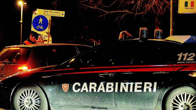 Licenziato, si vendica appiccando fuoco ai cassonetti Licenziato, si vendica appiccando fuoco ai cassonetti