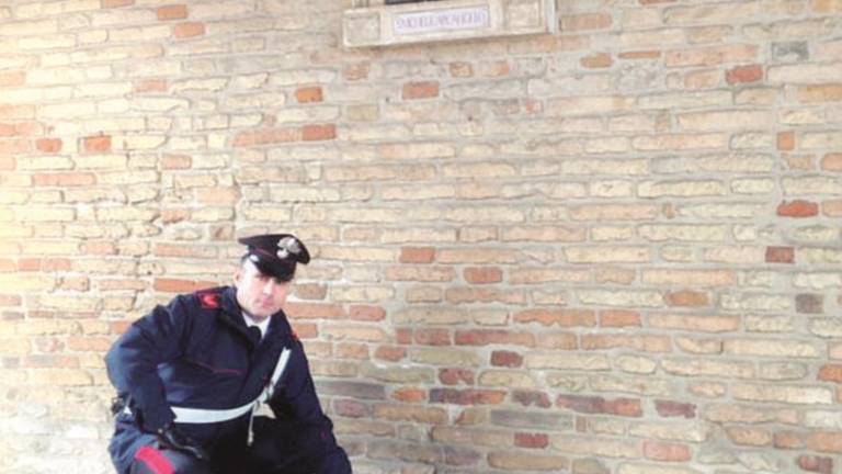 Rubata la statua del patrono. Ma i ladri si feriscono: trovato sangue Rubata la statua del patrono. Ma i ladri si feriscono: trovato sangue