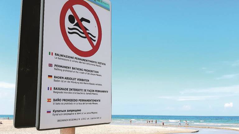 Riccione, revocato il divieto di balneazione Riccione, revocato il divieto di balneazione