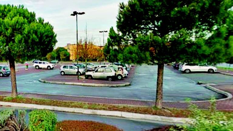 Atti osceni nel parcheggio: denunciato Atti osceni nel parcheggio: denunciato