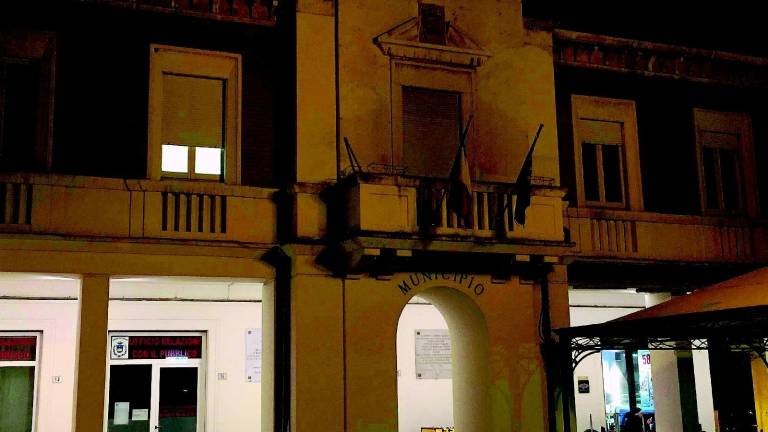 Raid nella notte, Comune a soqquadro Raid nella notte, Comune a soqquadro