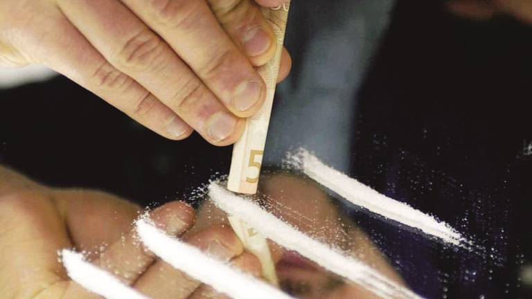 Giro di spaccio e prostituzione in un locale del centro di Rimini, notificati 20 provvedimenti Giro di spaccio e prostituzione in un locale del centro di Rimini, notificati 20 provvedimenti