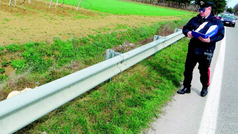 Investe, uccide ciclista e tira dritto poi ci ripensa e torna indietro Investe, uccide ciclista e tira dritto poi ci ripensa e torna indietro