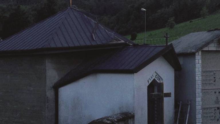 Cimitero svuotato del rame dai ladri Cimitero svuotato del rame dai ladri