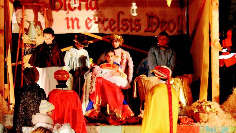 Giovedì in centro torna il presepe vivente Giovedì in centro torna il presepe vivente