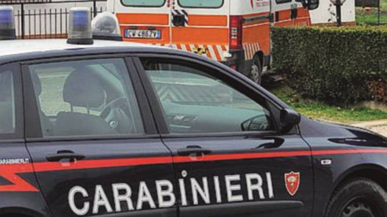 Cede una tettoia, grave operaio Cede una tettoia, grave operaio