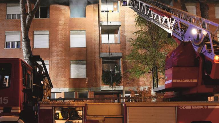 Incendio in casa. Intossicata donna di 44 anni Incendio in casa. Intossicata donna di 44 anni