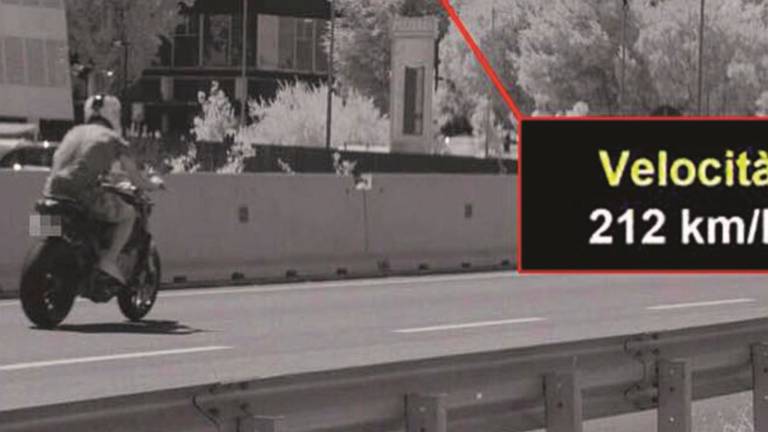 Sulla superstrada come a Santamonica: beccato ai 212 orari Sulla superstrada come a Santamonica: beccato ai 212 orari