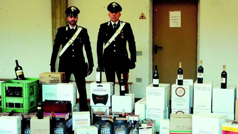 Ruba 270 bottiglie di vino Ruba 270 bottiglie di vino