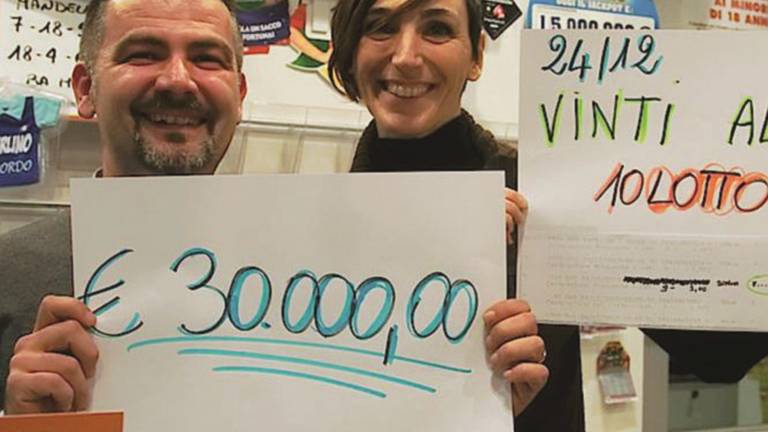 Natale fortunato all'Iper Con schedina da 1 euro ne vince trentamila Natale fortunato all'Iper Con schedina da 1 euro ne vince trentamila