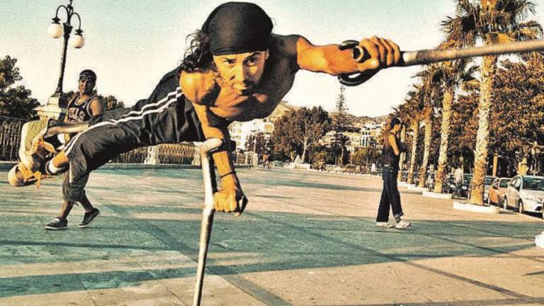 Dergin Tokmak, l'angelo che balla con le stampelle Dergin Tokmak, l'angelo che balla con le stampelle