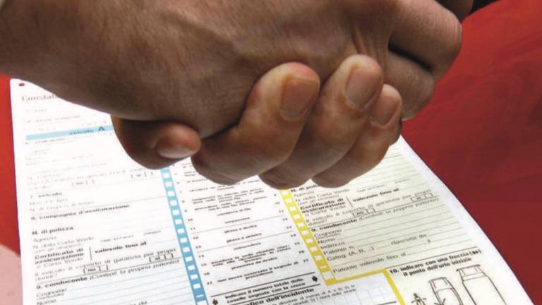 Assicuratore scappa con un milione dei clienti Assicuratore scappa con un milione dei clienti